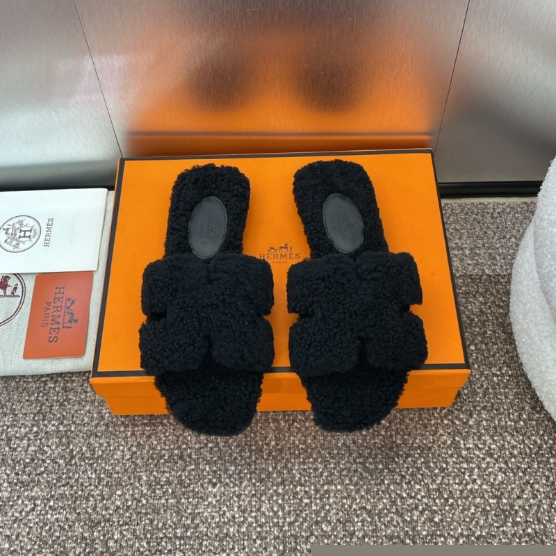 H**mes slippers